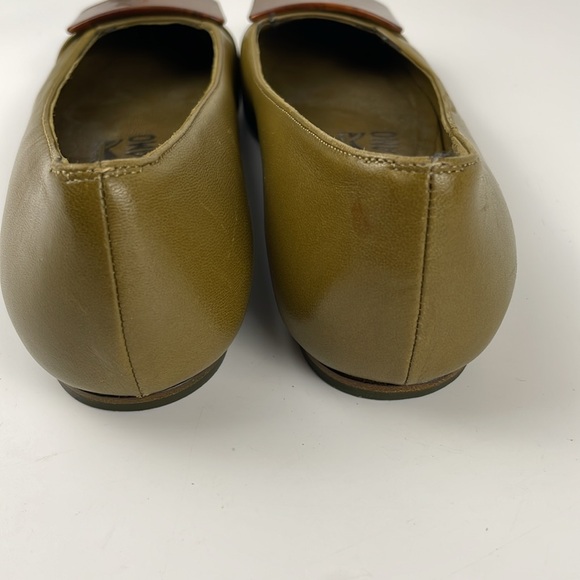 Salvatore Ferragamo | Olive Green Leather Wood Accent Ballet Flats 1970s 4.5 - Picture 5 of 12